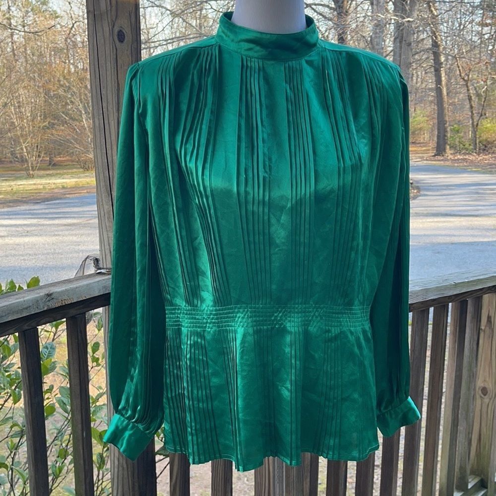 BEAUTIFUL vintage nilani blouse